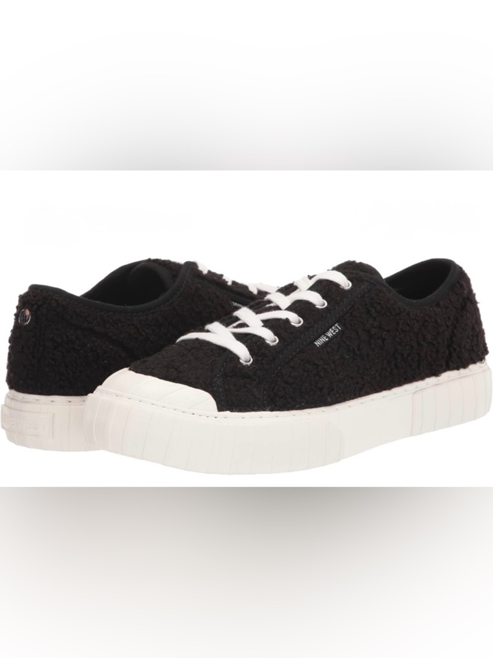 AEROSOLES Chic & Cozy Kicks! Size 6